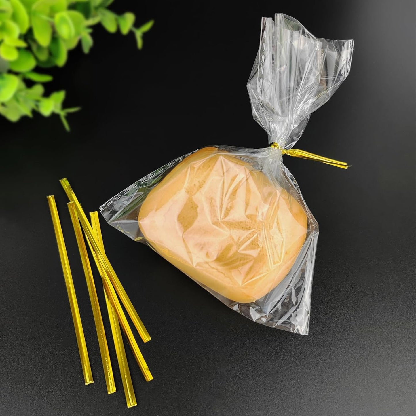 400 Pcs Metal Twist Ties 4 Inches Twist Straps for Bread Bags Candy Bags Snack Bags Halloween Party Cake Favor (Gold)