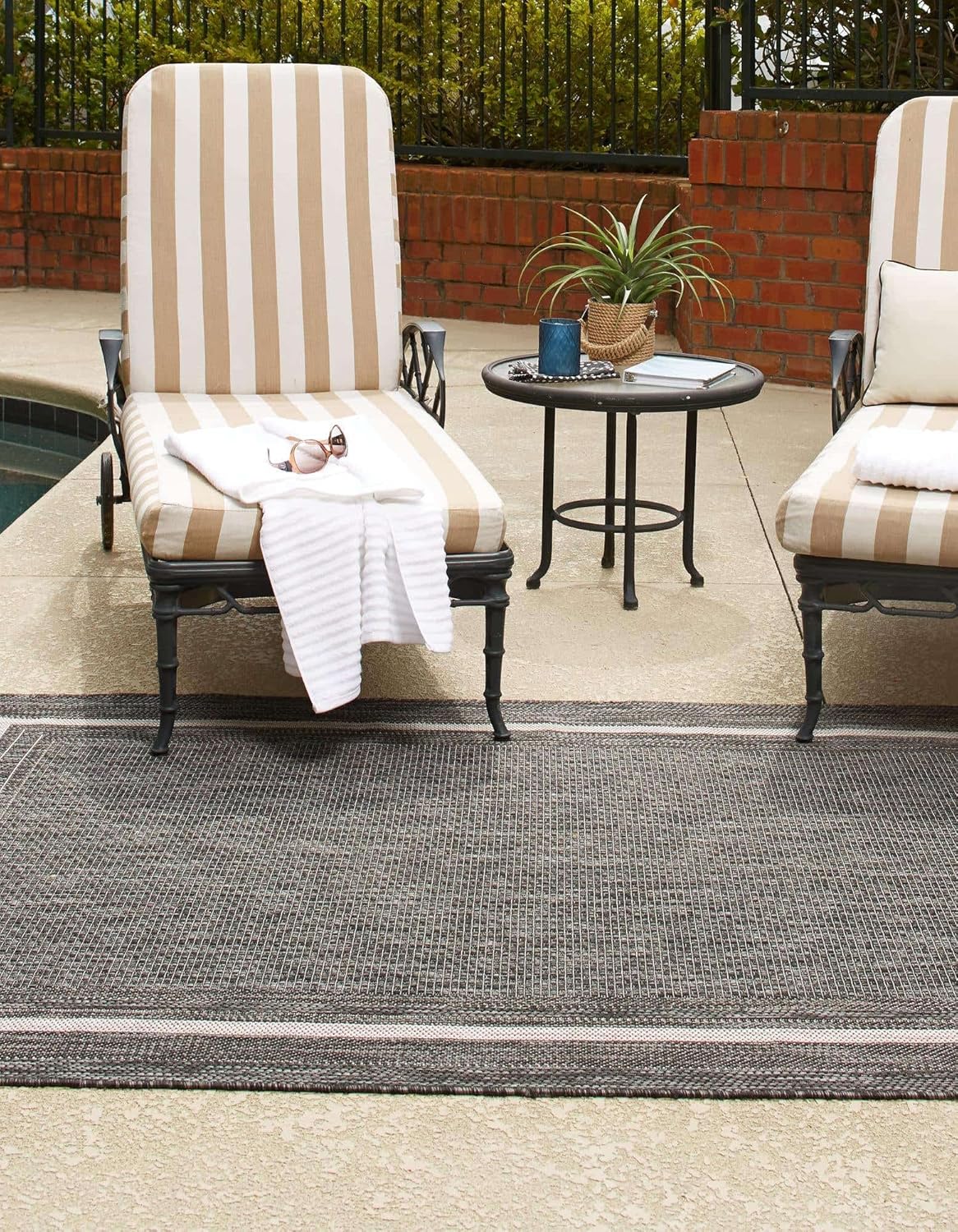 Unique Loom Outdoor Border Collection Area Rug - Soft Border (10' x 14' 1" Rectangle, Black/ Ivory)