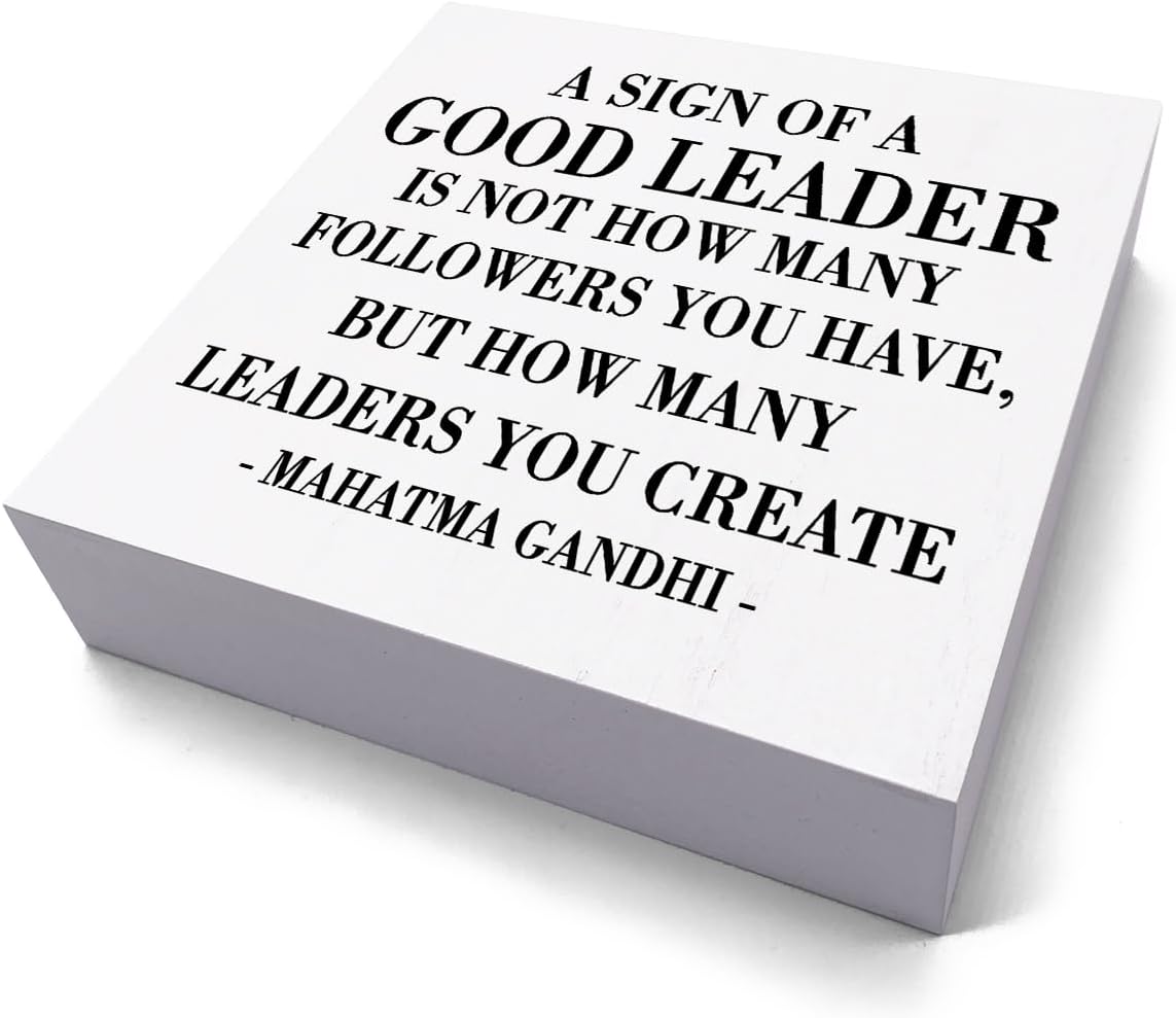 Inspirational A Sign of A Good Leader Desk Decor Wooden Box Sign Office Decor Rustic White Wood Block Plaque Box Sign for Leader Boss Mentor Home Office Desk Shelf Table Decoration Leadership Gift