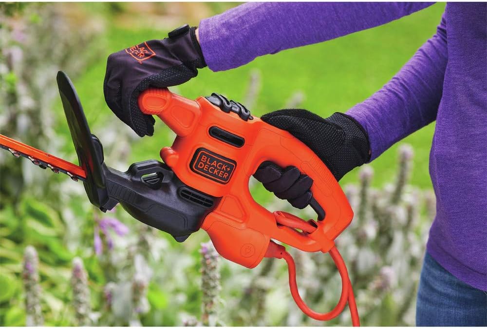BLACK+DECKER Electric Hedge Trimmer, 17-Inch (BEHT150)