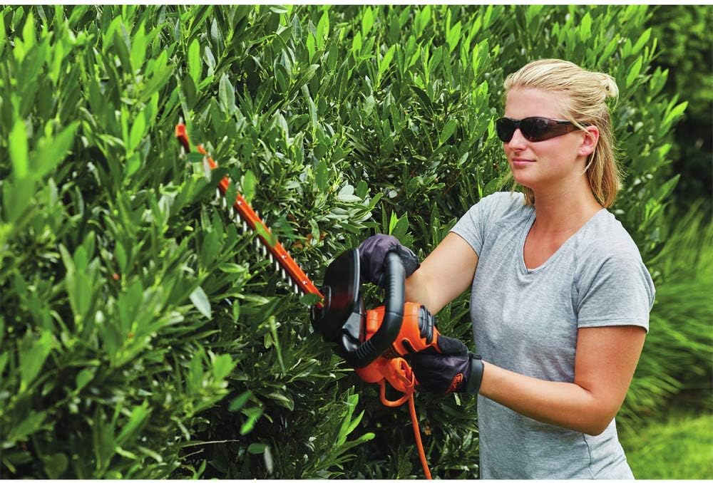 BLACK+DECKER 18-Inch Electric Hedge Trimmer (BEHT200)
