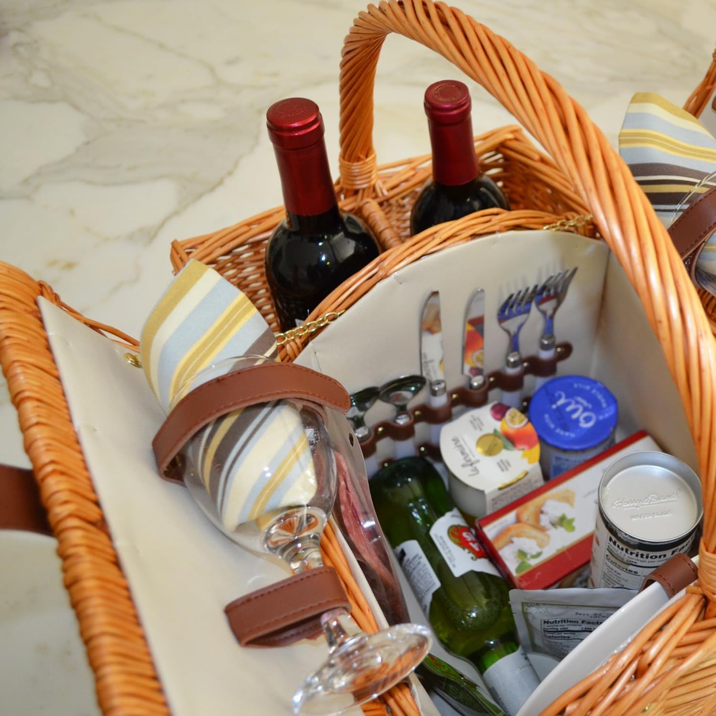 Picnic at Ascot Vineyard Willow Picnic Basket with service for 2 - Santa Cruz