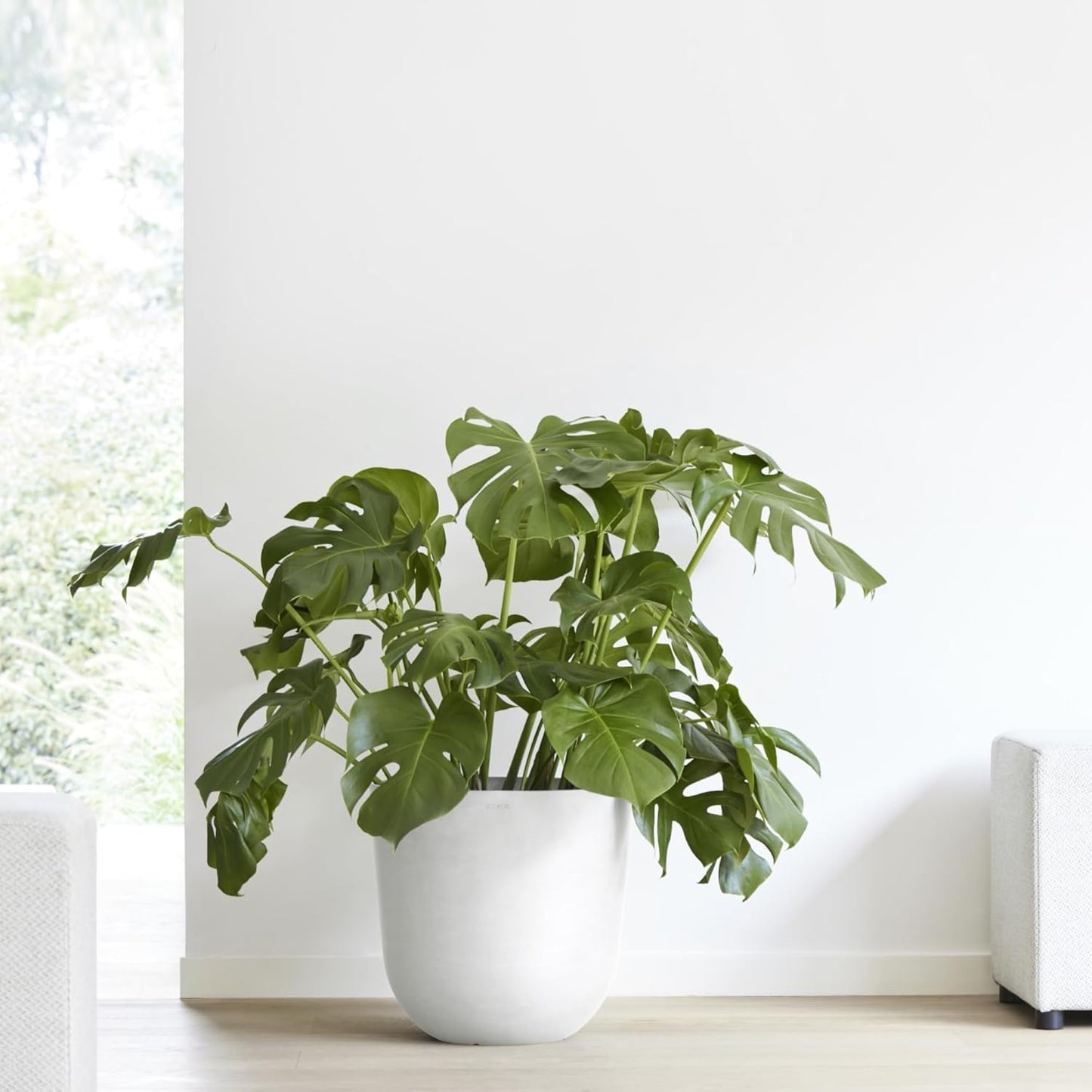 Ecopots Oslo Durable Modern Round Indoor/Outdoor Recycled-Based Composite Flower Pot Planter, Pure White, 17.75"