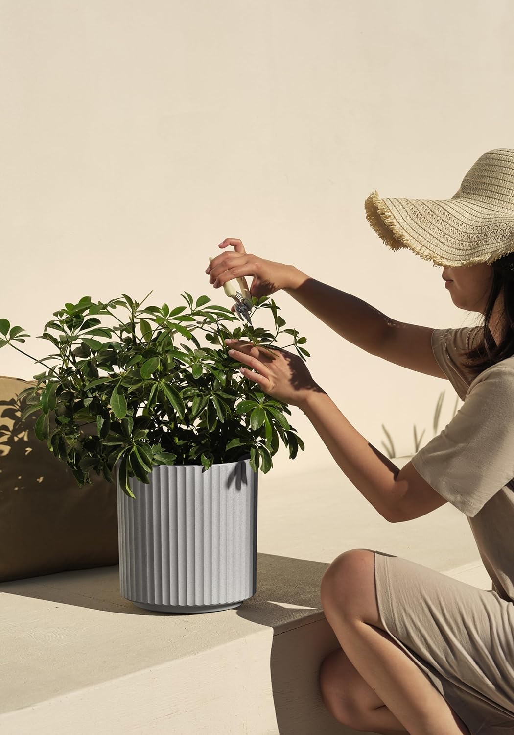 Veradek Demi Series Round Planter for Porch, Patio, Backyard | Durable Plastic-Concrete Material | Modern Décor for Tall Plants, Flowers