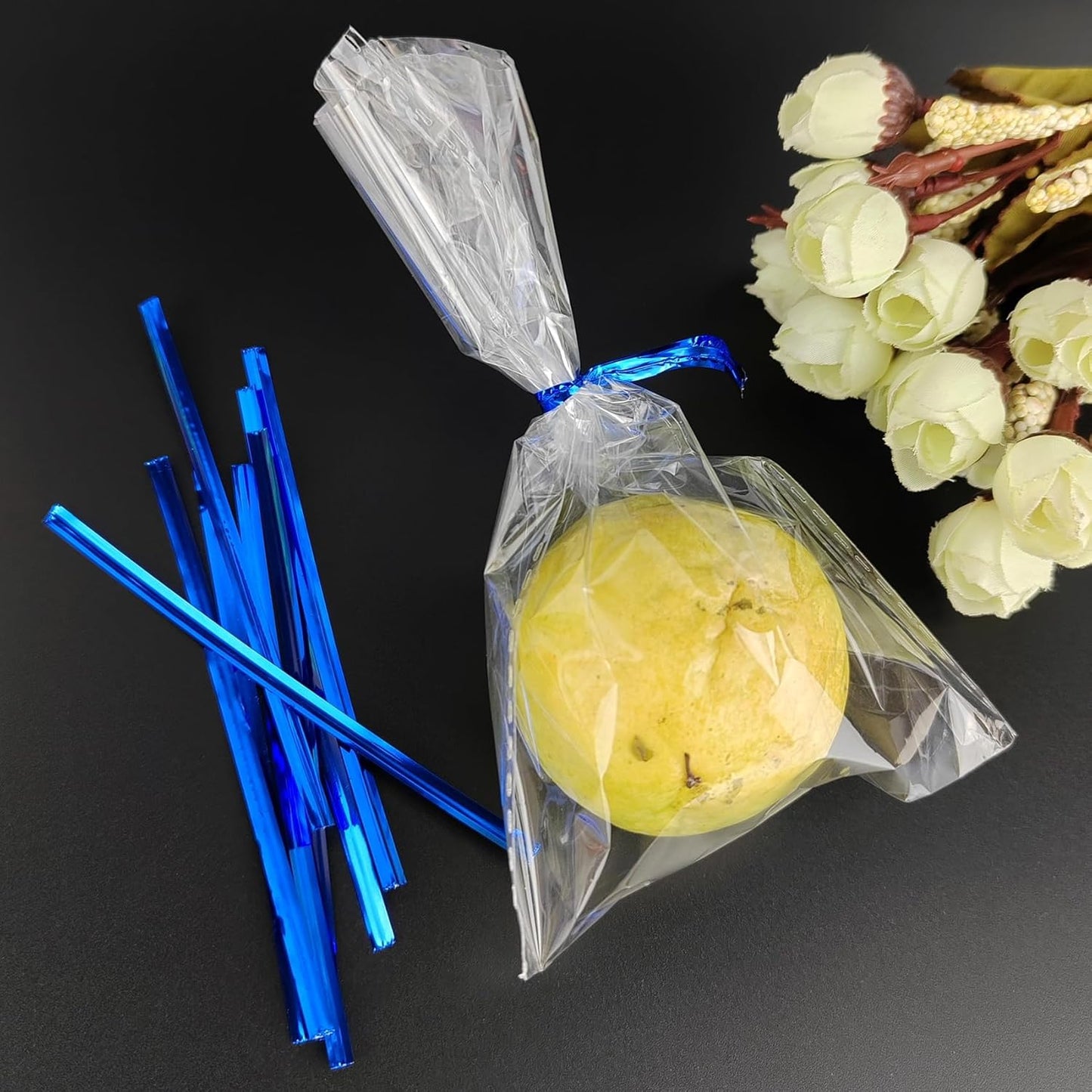 800 Pcs Metal Twist Ties 4 Inches Twist Straps for Bread Bags Candy Bags Snack Bags Halloween Party Cake Favor (Red)