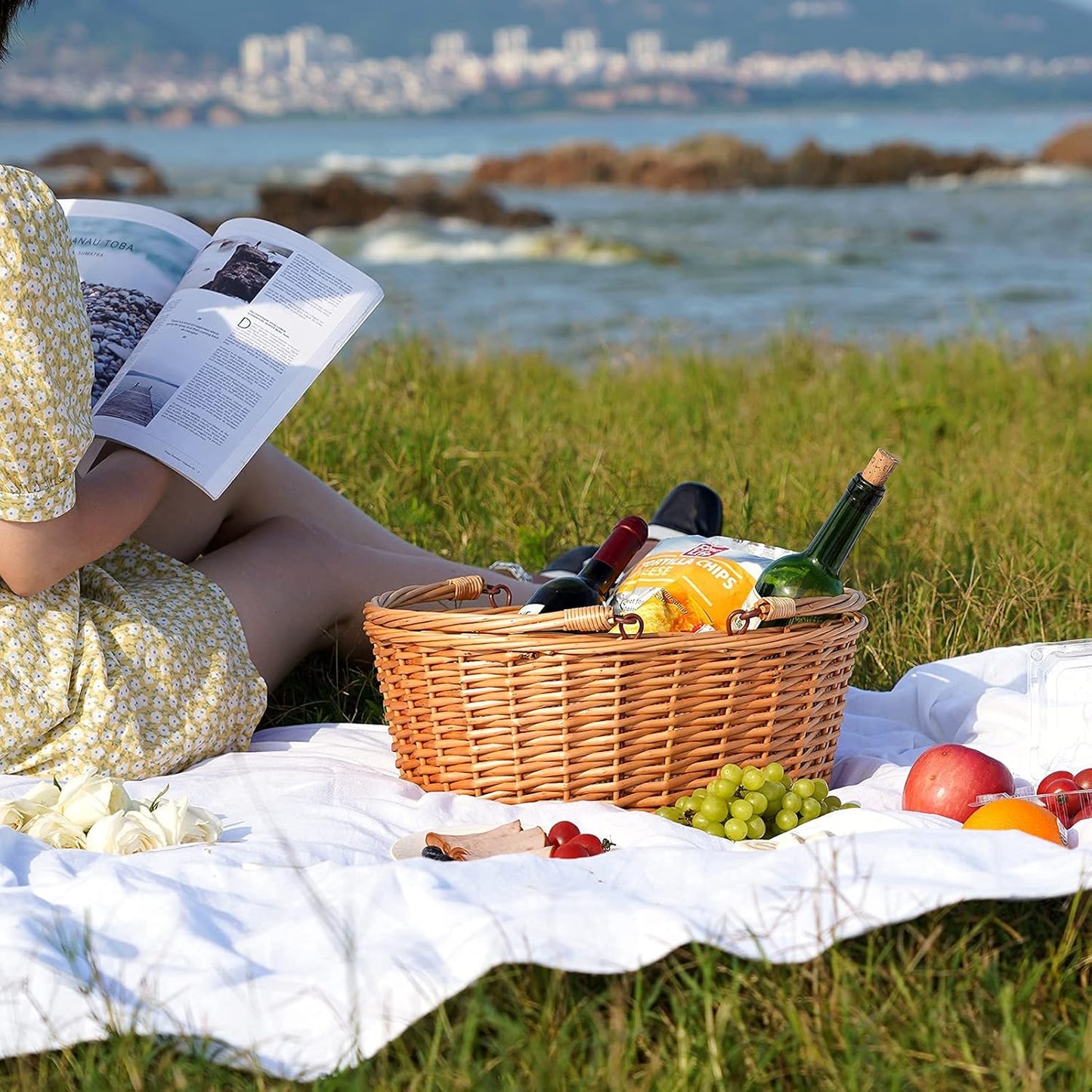 Wicker Picnic Basket with Double Folding Handles, Natural Large Willow Hamper Empty Basket Cheap Easter Eggs Candy Storage Wine Basket for Toy, Flower, Wedding（Red 16inch）