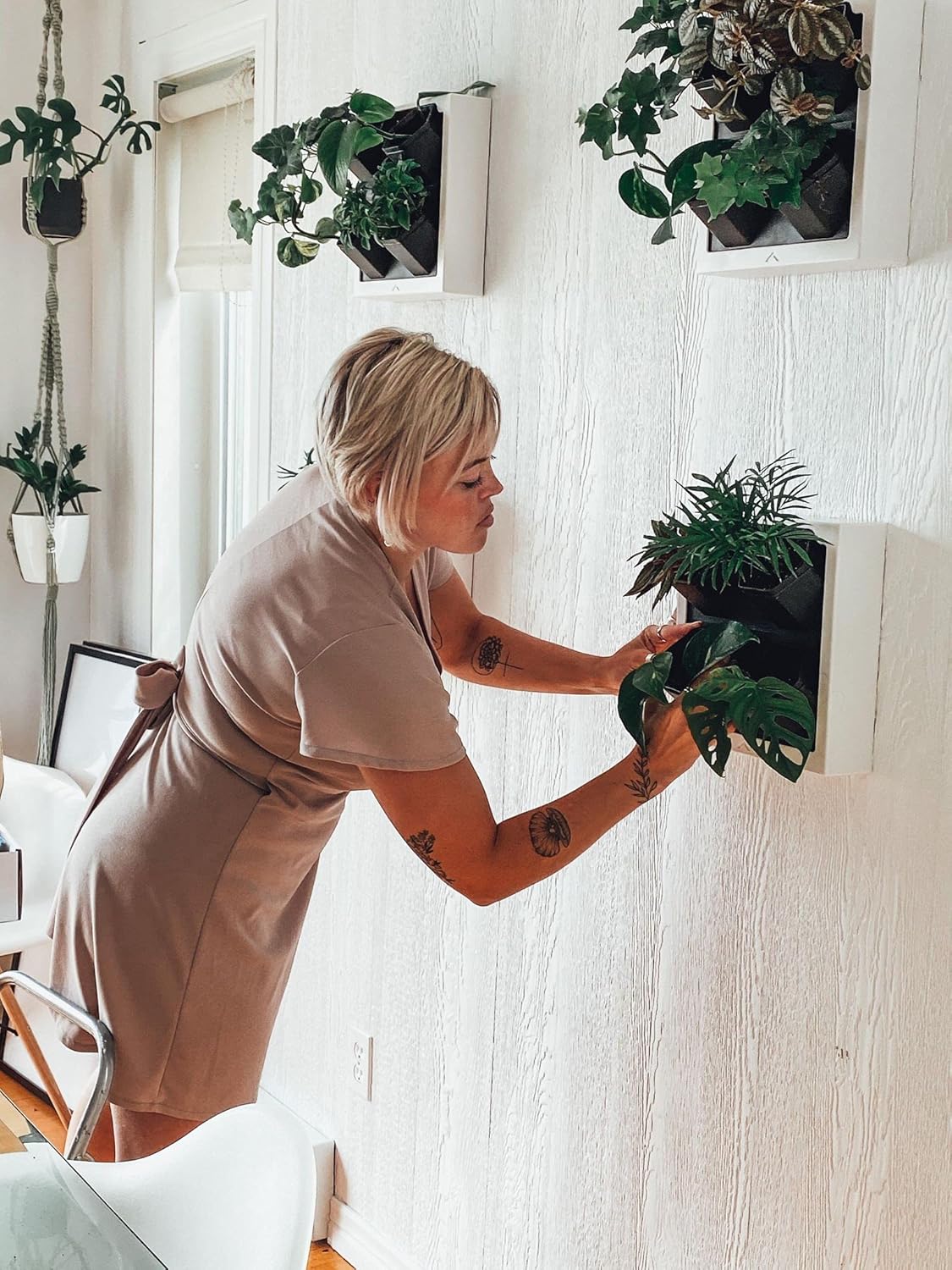 Self-Watering Wall-Mounted Planter Indoor/Outdoor Decor with 4 Pots, Easy to Use Living Wall Planters to Create Vertical Garden, Vertical Planter for Home(White)