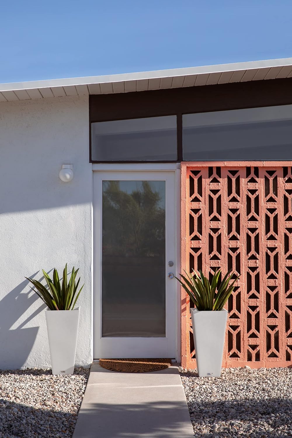 Veradek V-Resin Indoor/Outdoor Taper Planter, Set of 2 (30 inch, White)