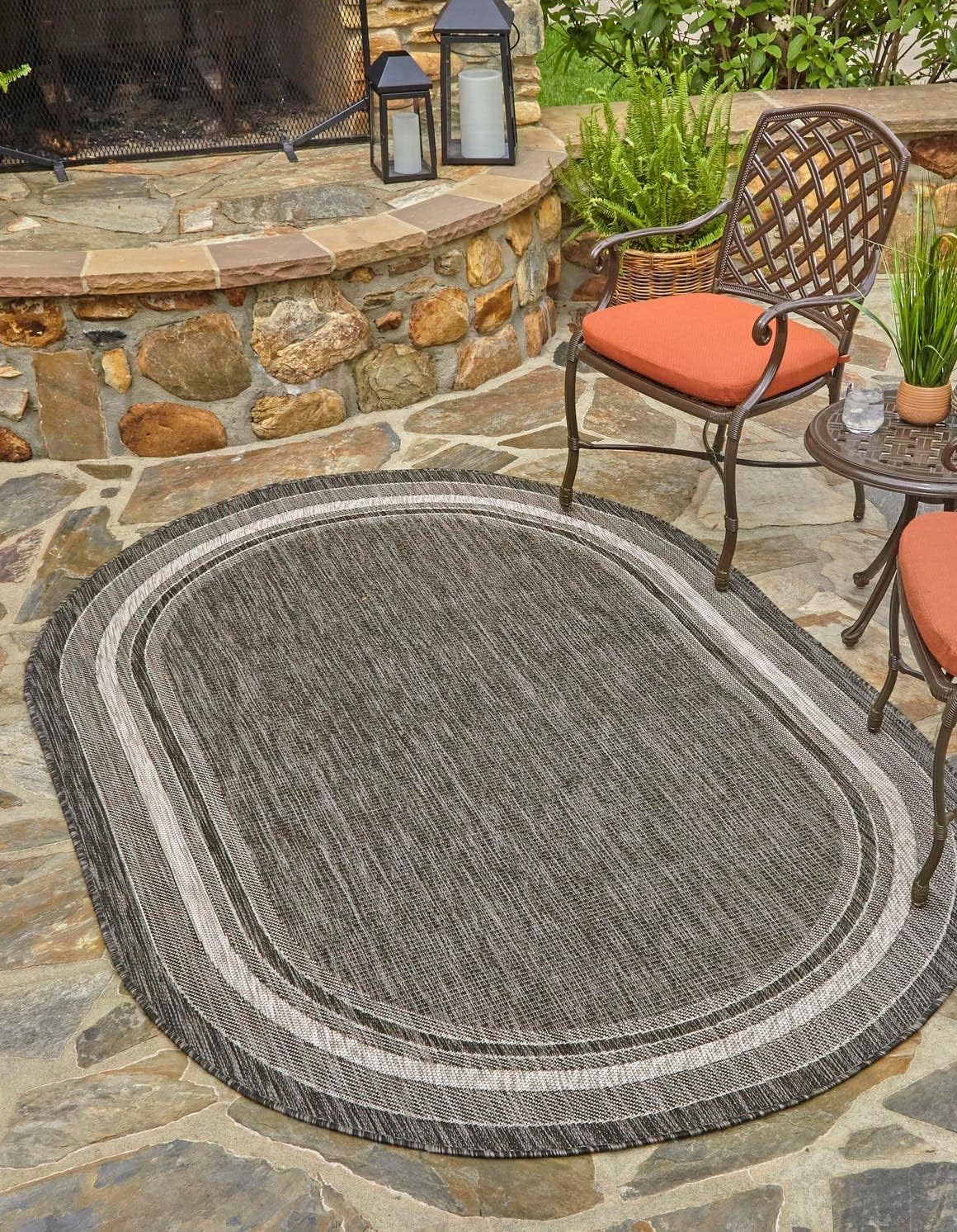Unique Loom Outdoor Border Collection Area Rug - Soft Border (7' 10" x 10' Oval, Black/ Ivory)