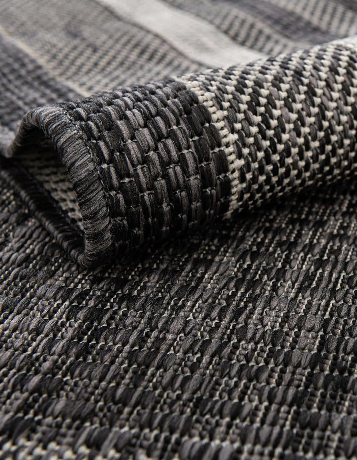 Unique Loom Outdoor Border Collection Area Rug - Soft Border (7' 10" x 10' Oval, Black/ Ivory)