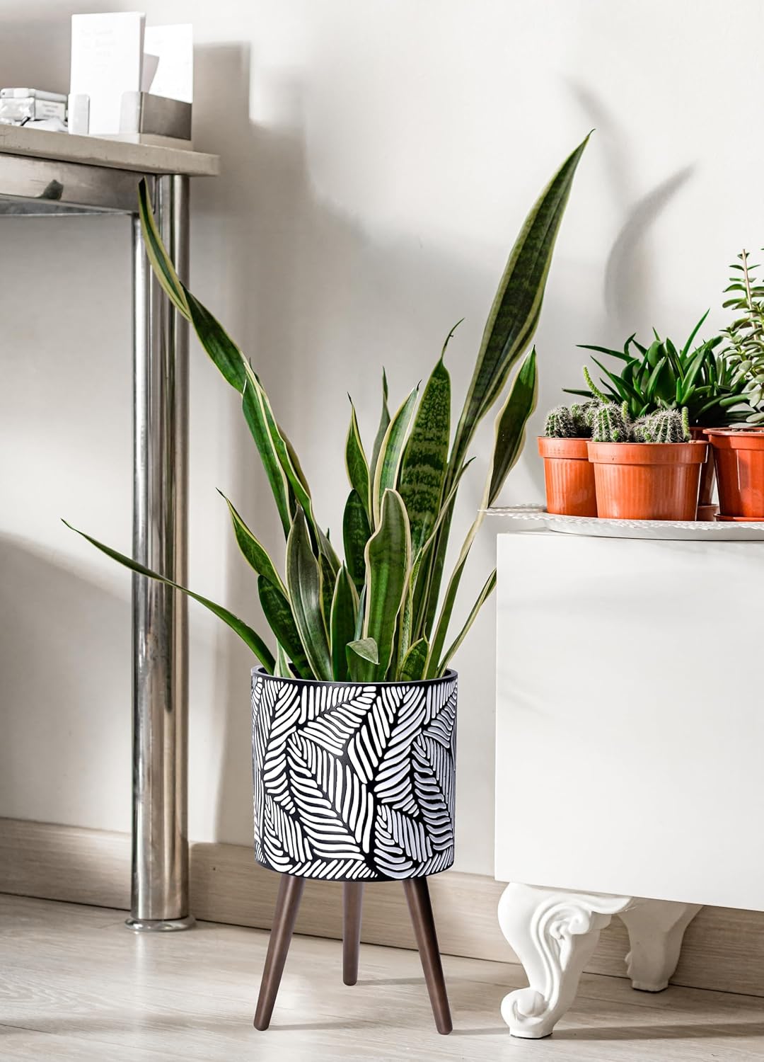 D'vine Dev 12 Inch Planter Pot with Stand, Mid-Century Tall Plant Pot with Legs for Indoor Plants, Large, White/Grey, 88-L-C-7