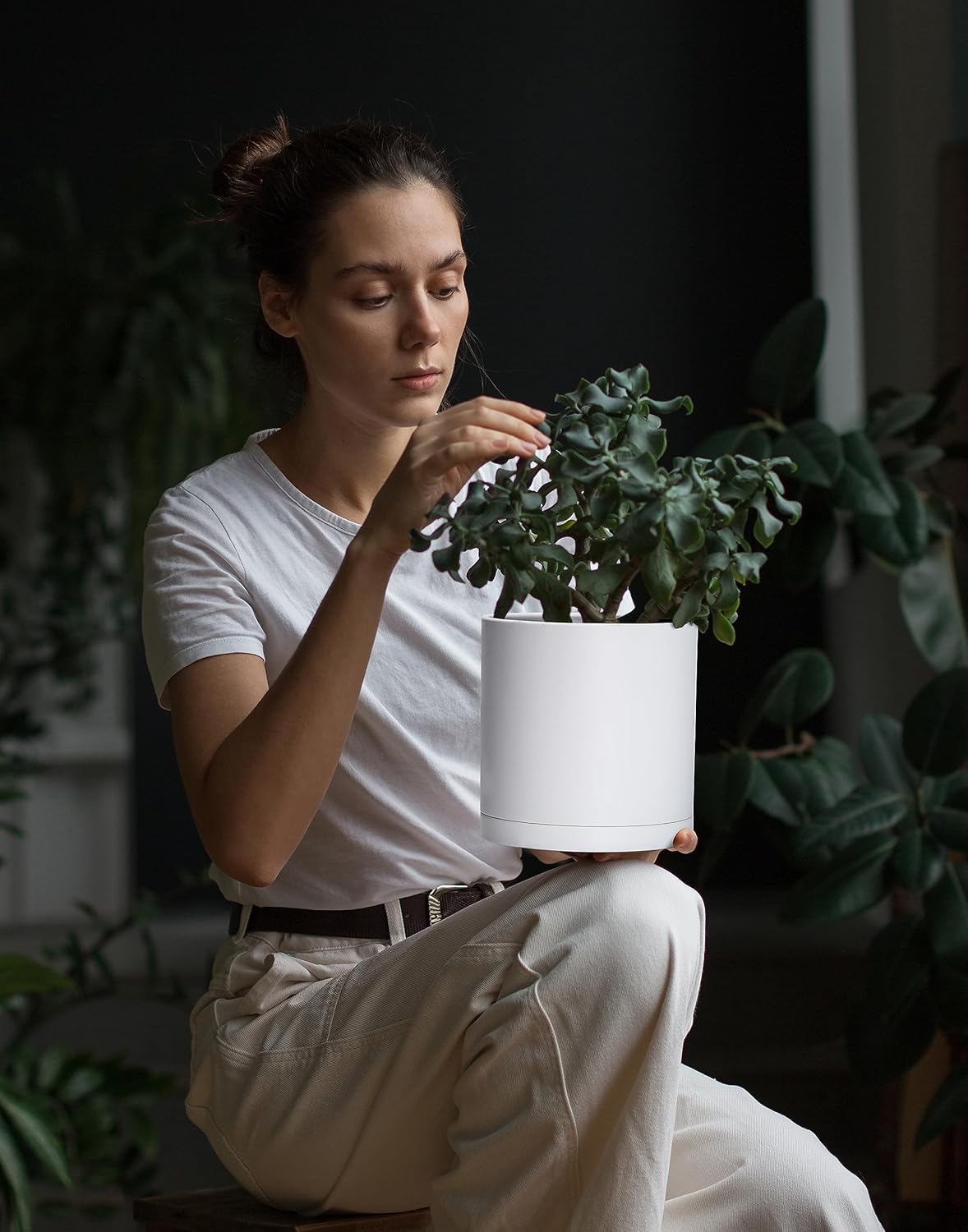 D'vine Dev 4 Pack 6.5 Inch Modern Plastic Plant Pots, Small Garden Planters for Plant with Drainage Holes and Saucers, White Color, 74-Z-L-2