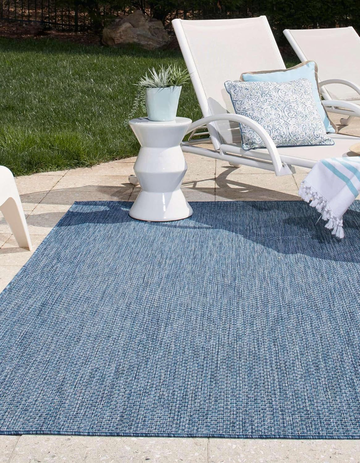 Unique Loom Outdoor Solid Collection Area Rug (5' 3" x 7' 1" Rectangle Blue/Navy Blue)