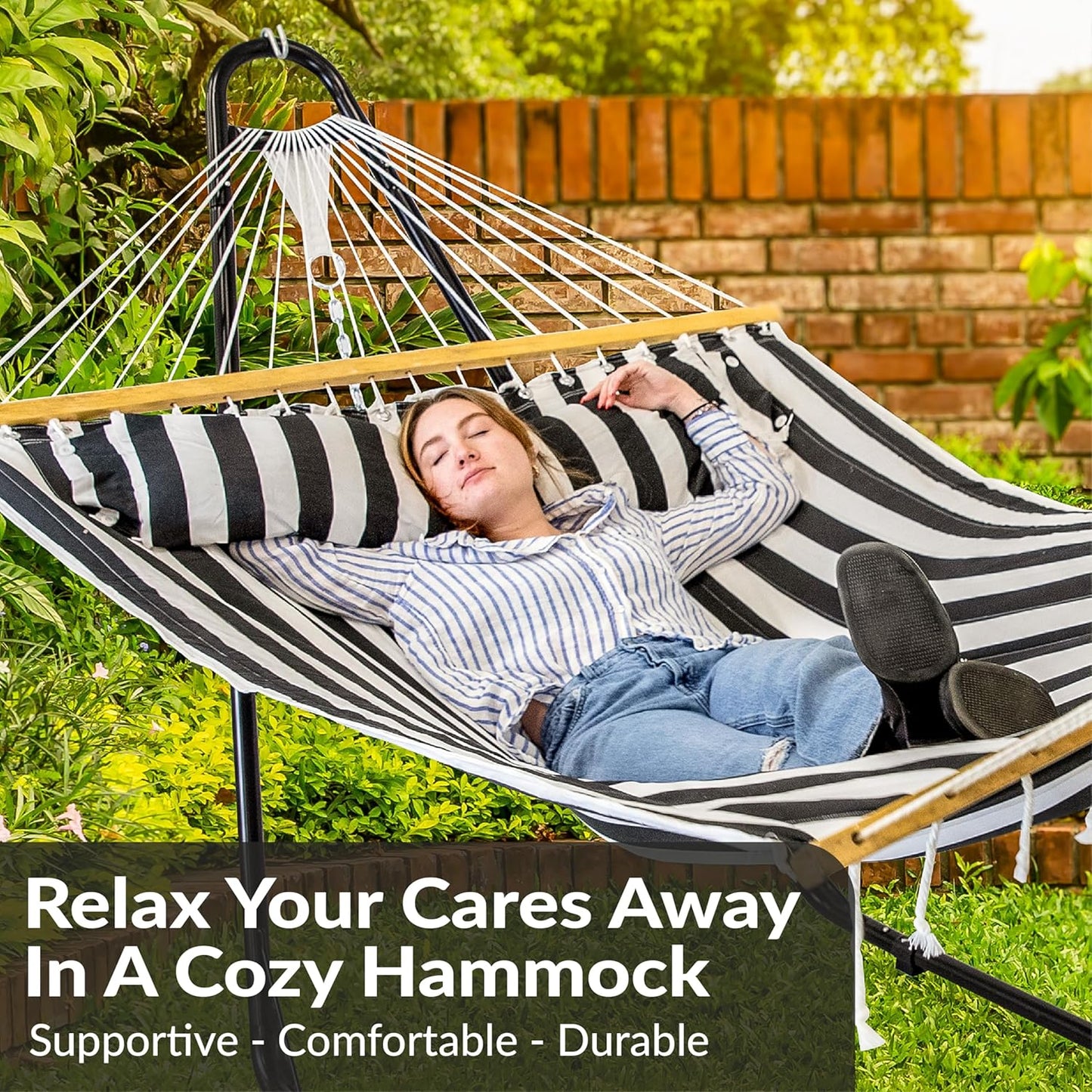 Sunnydaze Quilted Outdoor Hammock with Spreader Bars - Heavy-Duty 450-Pound Capacity Double Hammock for Outside - Black and White