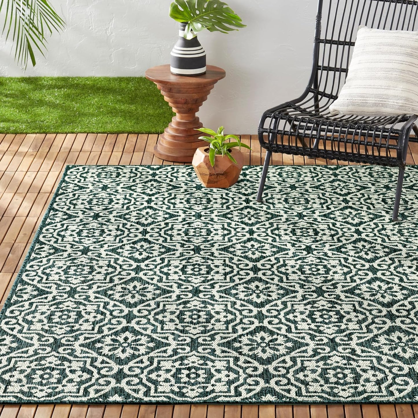 Nicole Miller New York Patio Country Julia Transitional Geometric Indoor/Outdoor Area Rug, Blue/White, 6'6"x9'2"