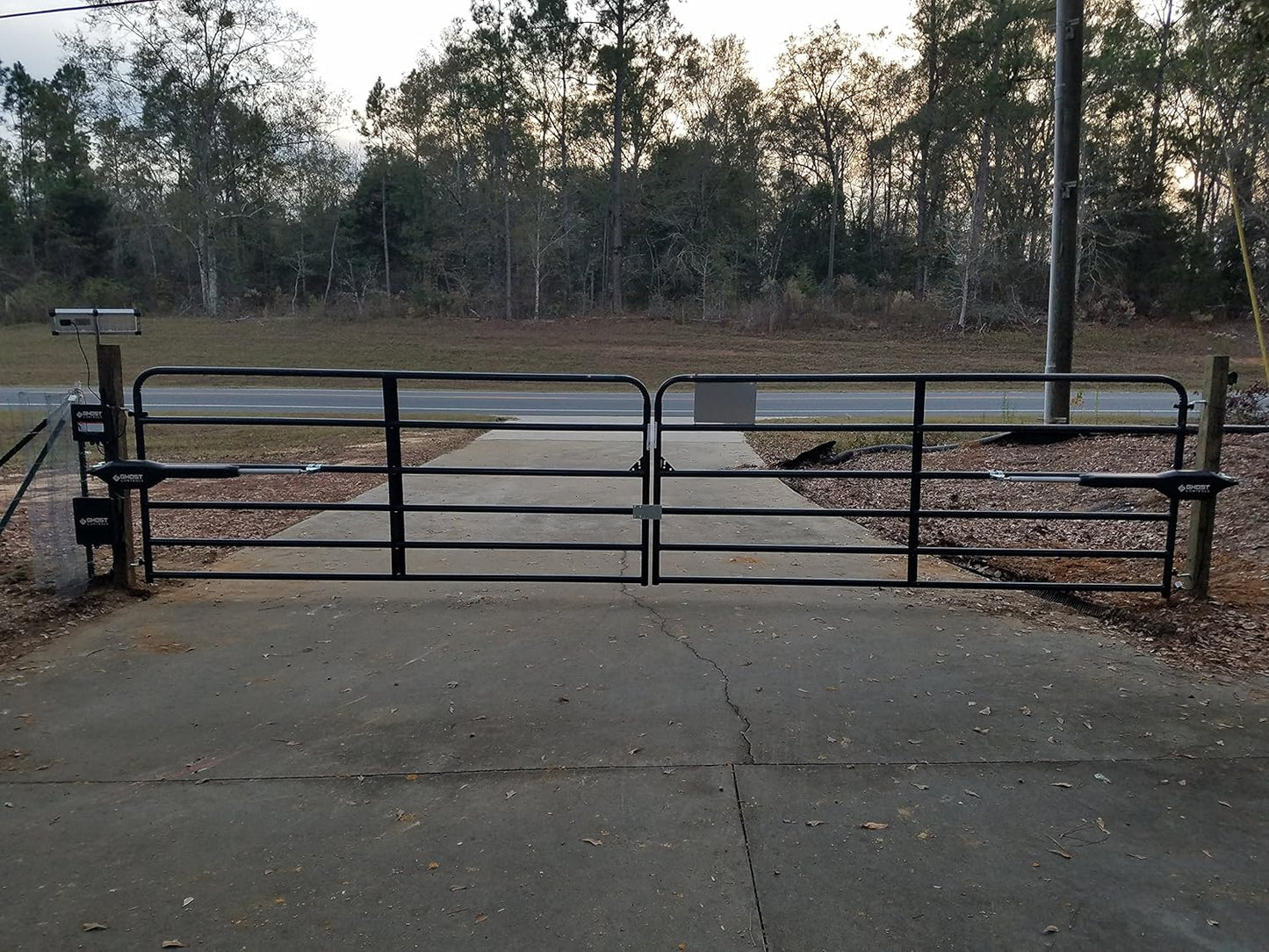 GC GHOST CONTROLS Heavy-Duty Automatic Gate Opener Kit for Swing Gates with Long-Range Gate Opener Remote - Model TDS2